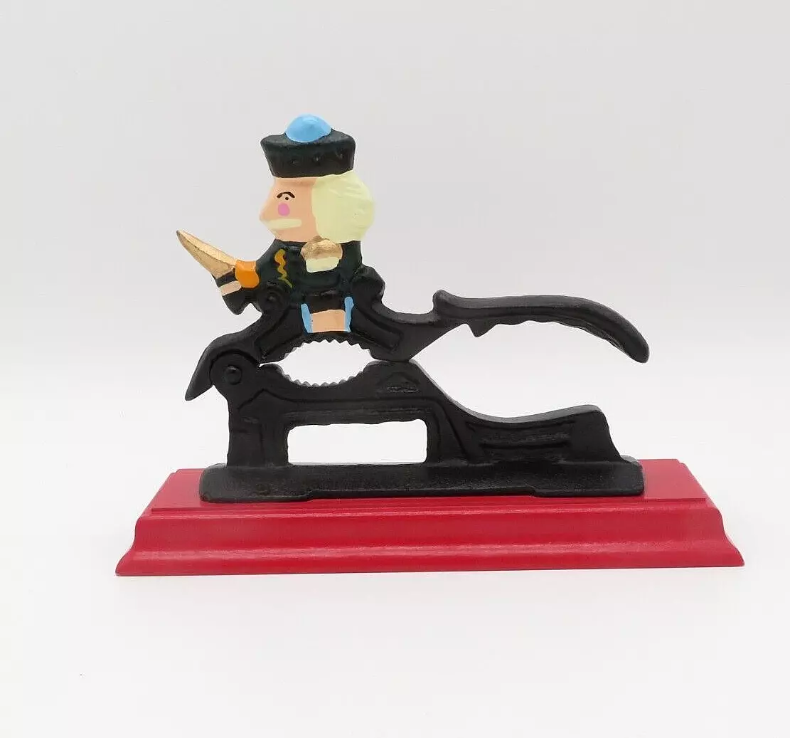 Metal nutcracker deals soldier