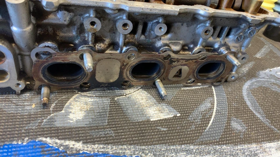 Nissan Quest SV 3.5L FWD Left LH Cylinder Head 2011-2014 OEM Foto 2 de 4