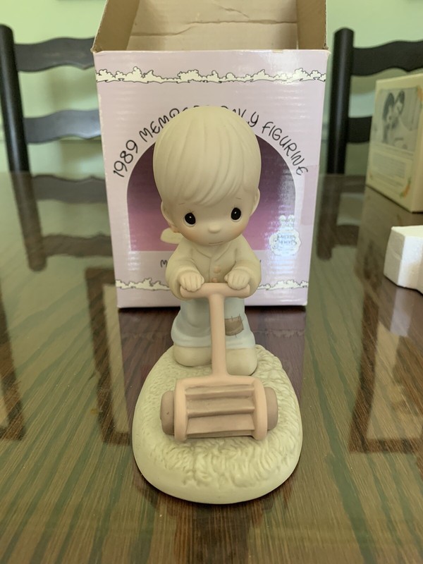 Precious Moments 1989 "Mow Power To Ya!" Members Only Porcelain Figurine