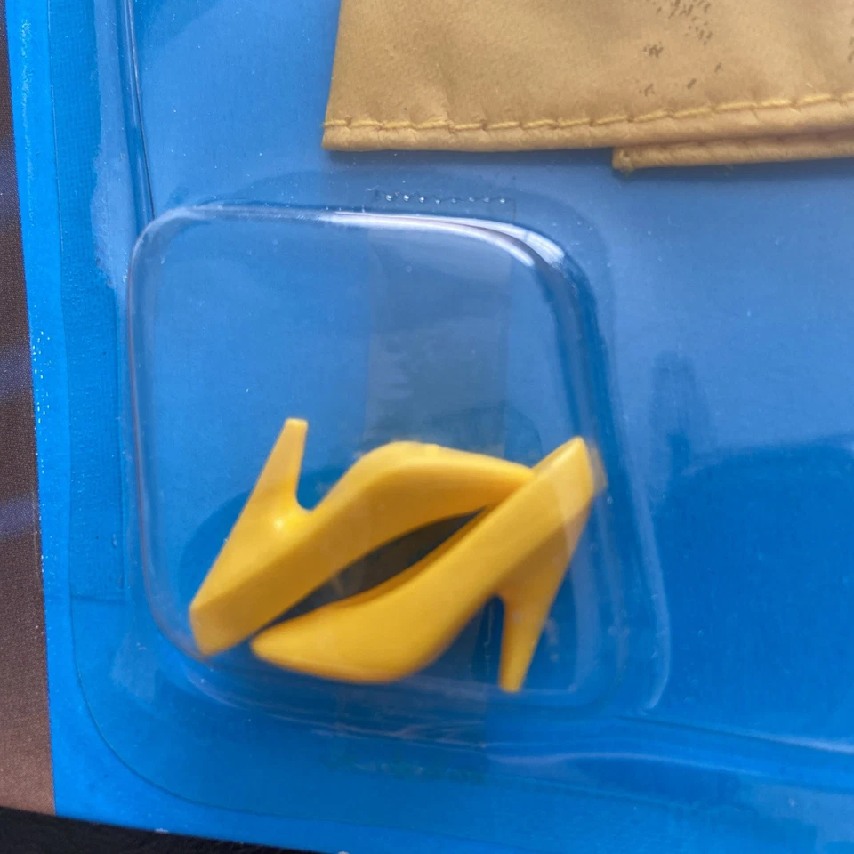 复古芭比娃娃 My First Fashions 黄色雨衣和帽子带鞋 1991 #4269 — 第 4/4 张图片