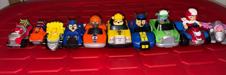 Lote misto de veículos e bonecos Paw Patrol 11 veículos e 6 bonecos incluindo Ella - Imagem 4 de 4