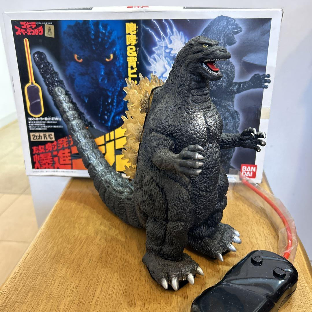 BANDAI ゴジラ 発光 ラジコンフィギュア Action Figure Bandai