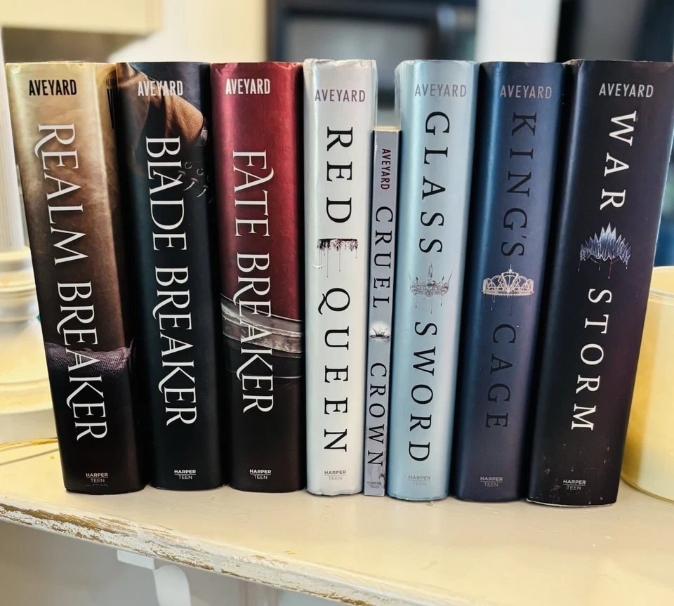 2 SIGNED-Complete RED QUEEN & REALM BREAKER HC Sets-Lot of 9/Victoria Aveyard Foto 2 de 4