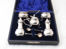 SOLID SILVER CRUET - CHESTER 1909 - 5 PIECE CONDIMENT SET WITH SPOONS - CASED