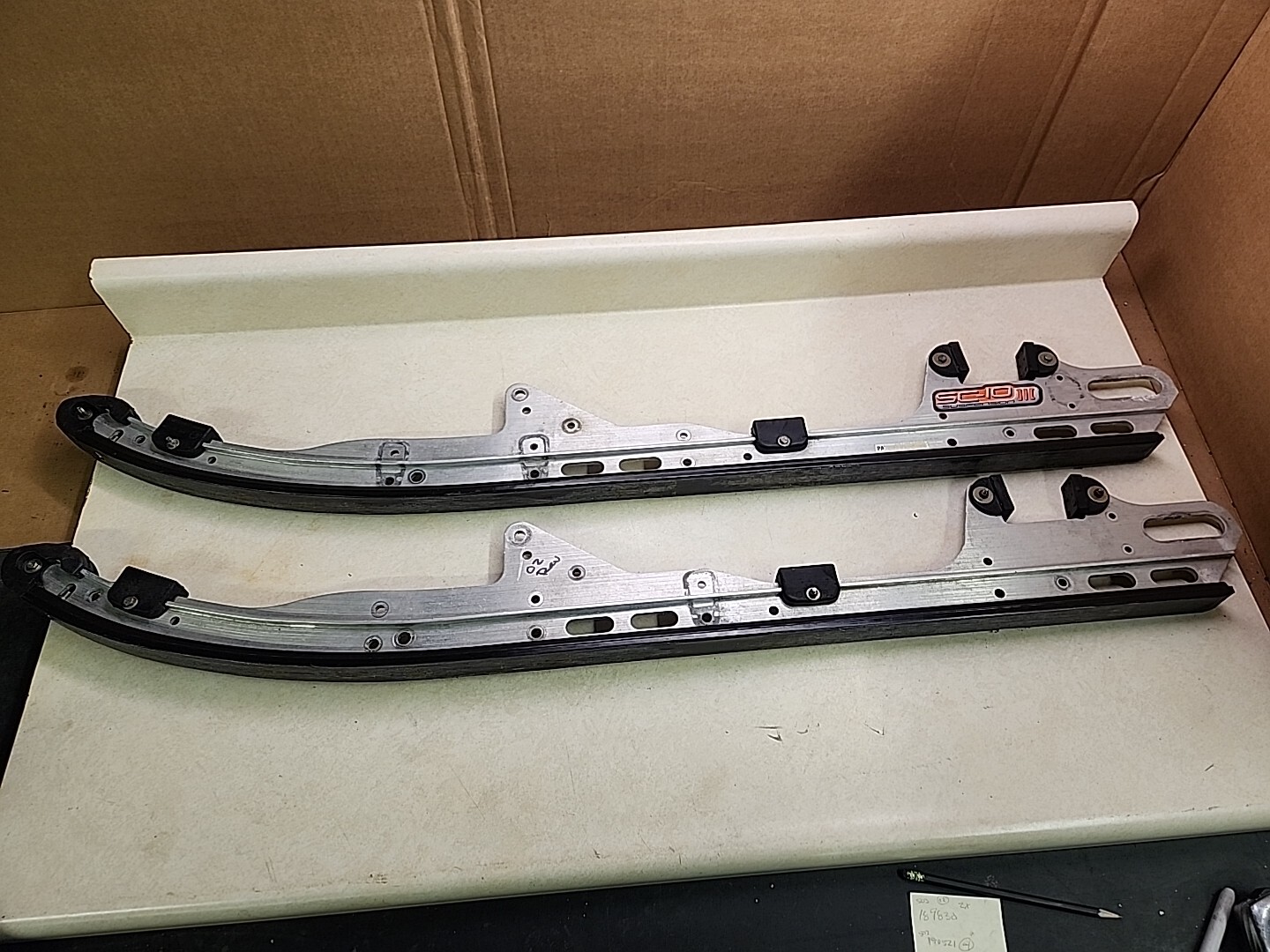 Skip Skid Rails 02 REV Skidoo 121