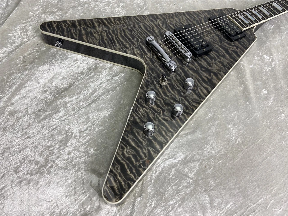 Guitarra Eléctrica Usada CHECTER USA V-1 TAPA DE ARCE ACOLCHADA Foto 4 de 4