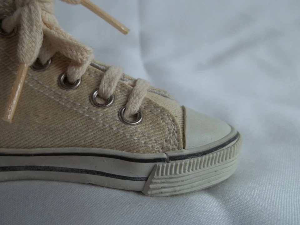 Llavero Zapatilla Deportiva Alta Coca Cola Coca #2 De Colección Foto 3 de 4