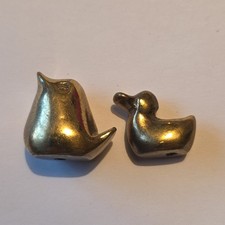 2 Vögel aus Bronze.2,5 cm u. 1,9 cm hoch