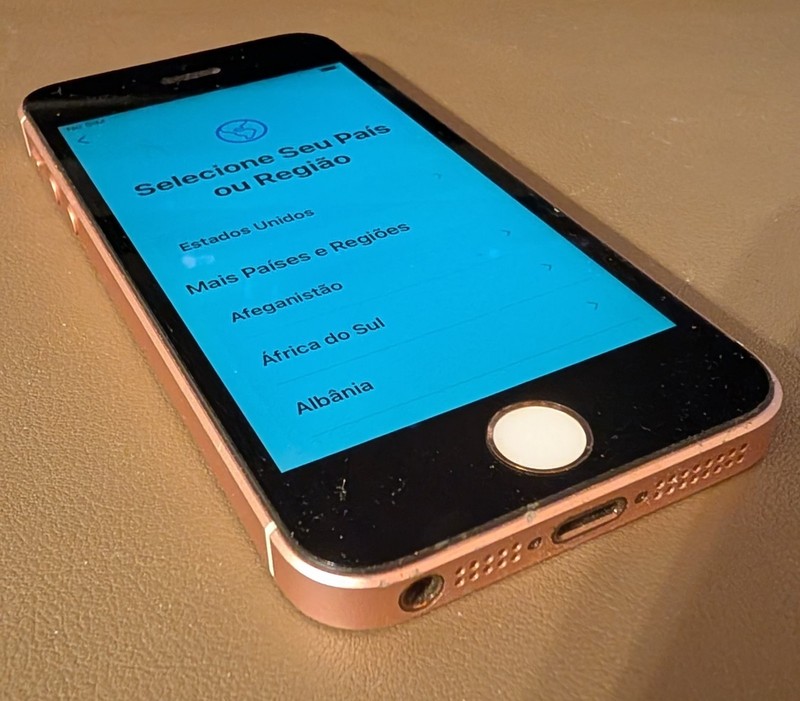 Apple iPhone SE - 16 GB - Rose Gold (AT&T) - No SIM - Excellent Condition