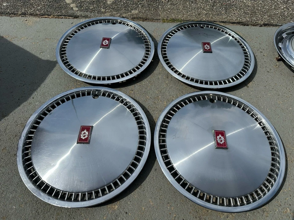 "4 tapacubos Oldsmobile Delta 88 Regency Custom Cruiser 15"" 80-90 OEM Foto 2 de 4