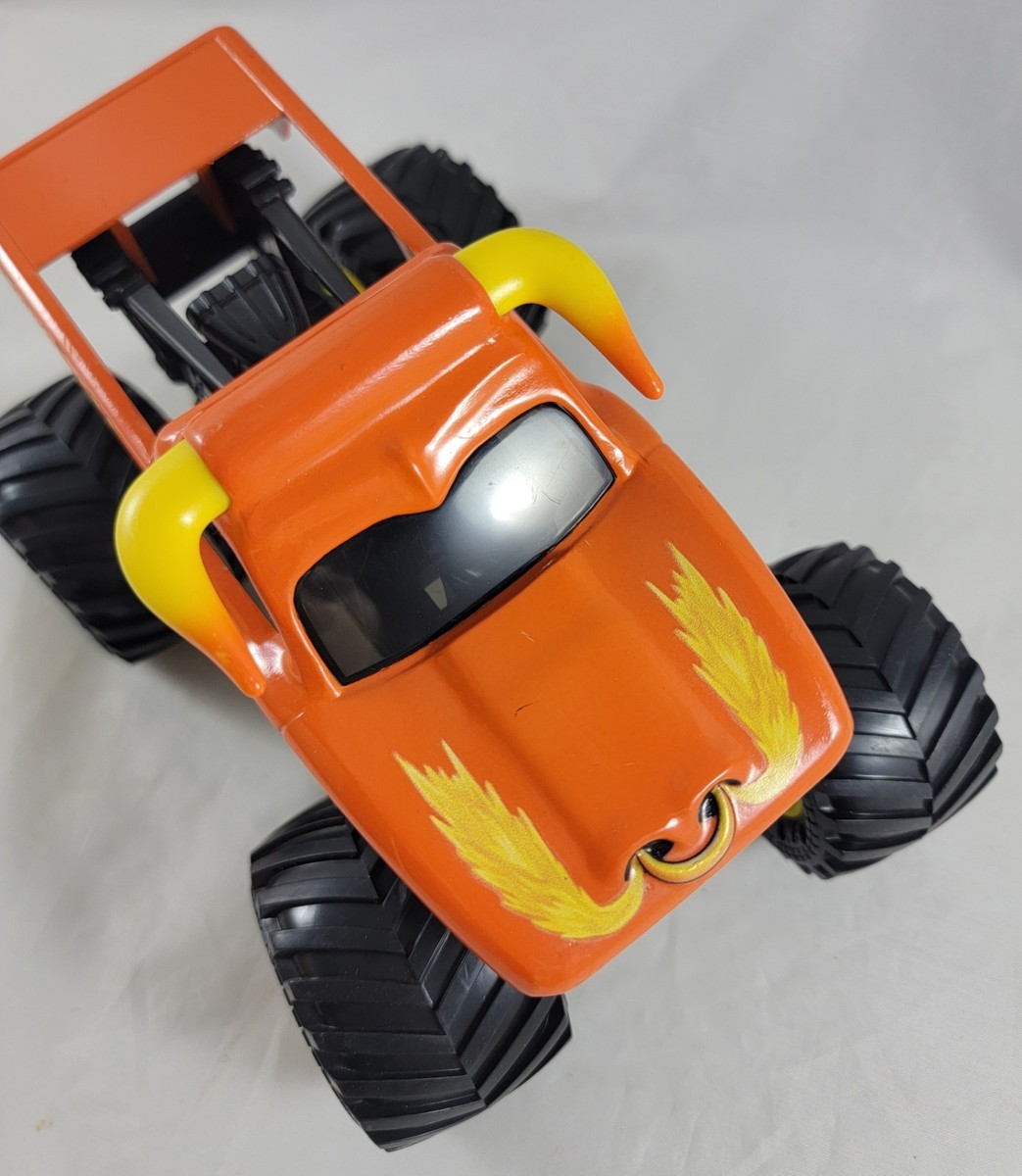 Hot Wheels Monster Jam Truck El Toro Loco Orange Black 1:24 Scale