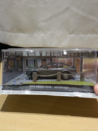 Miniature Alfa Romeo GTV6 James Bond - Fabbri 1605 - Boîte Cristal - 1/43?