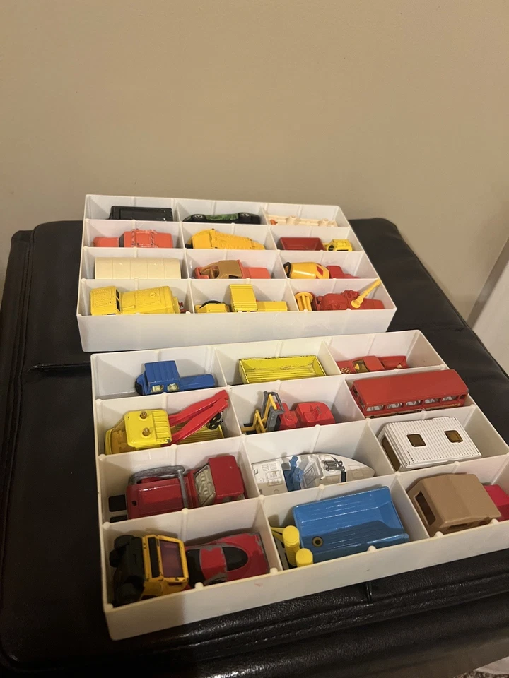 ¡Funda de 12 coches Hot Wheel vintage 1980 12 ranuras llena de coches antiguos! Foto 4 de 4