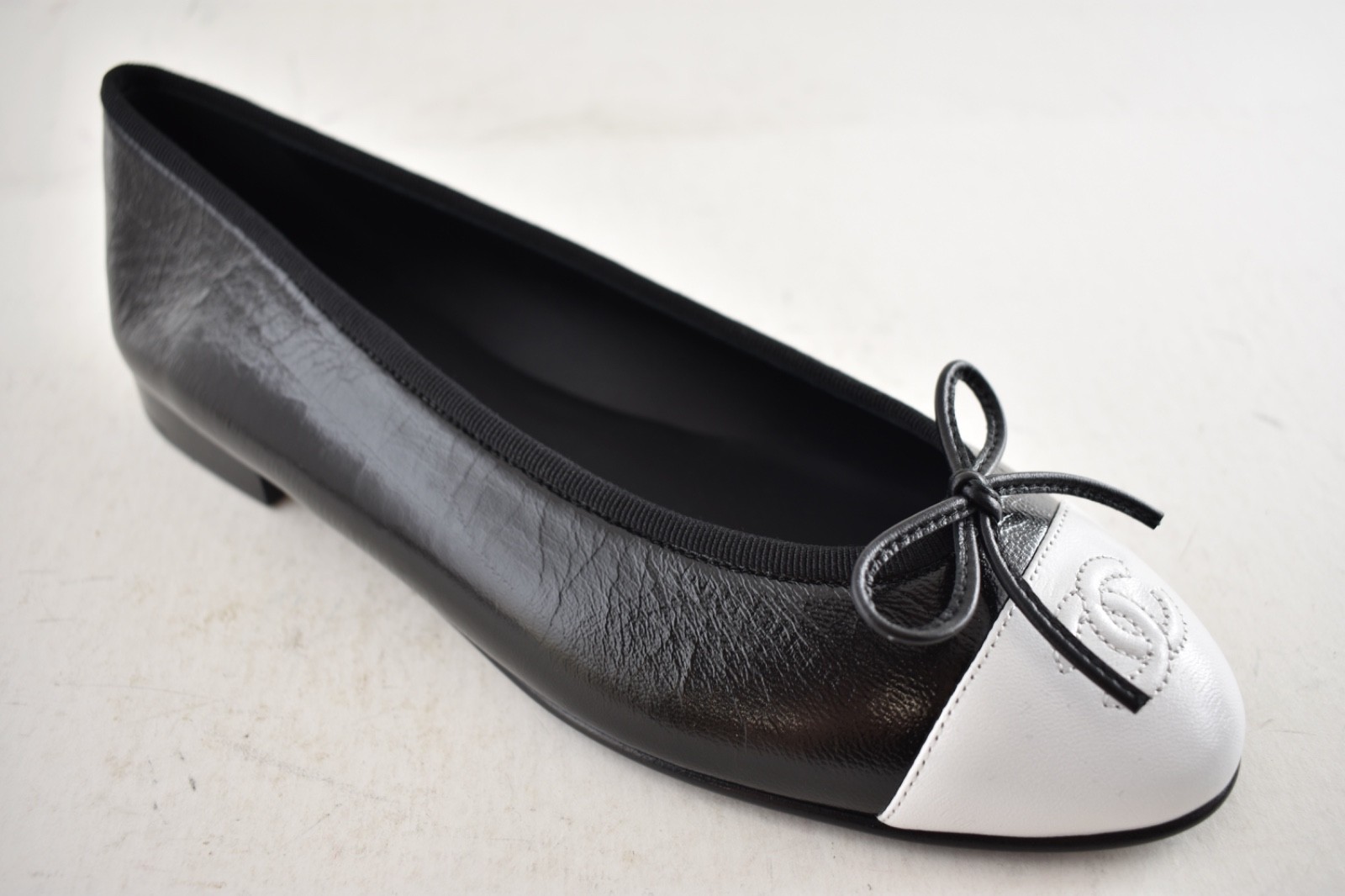 Chanel 26S Black White Crumpled Shiny Lambskin CC Bow Ballet Ballerina Flat 36.5 image 7