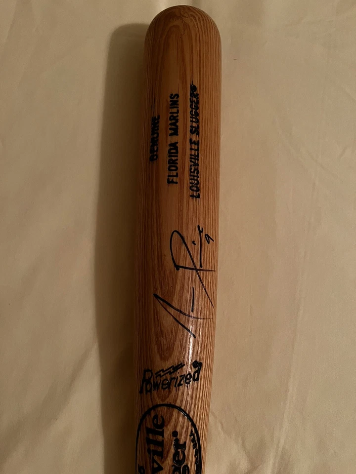 JUAN PIERRE AUTOGRAPHED LOUISVILLE SLUGGER BASEBALL BAT. REDUCED! - Image 4 of 4