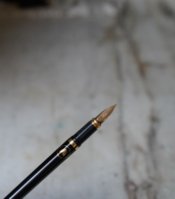 Stylo Plume Prestige ST Dupont Laque De Chine Noire Abeille - Plume En Or 18 Carats - Occasion Magnifique