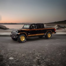 2020 Jeep Gladiator Honcho Tribute Black & Gold Diorama Replica Model 1/64 MINT