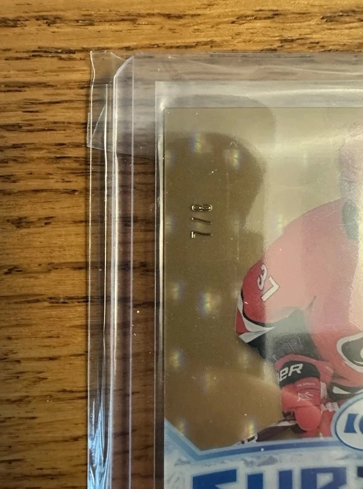 2018-19 Upper Deck Ice Sub Zero Rookie Andrei Svechnikov #SZV-AS Gold/8 (RC) Foto 2 de 3