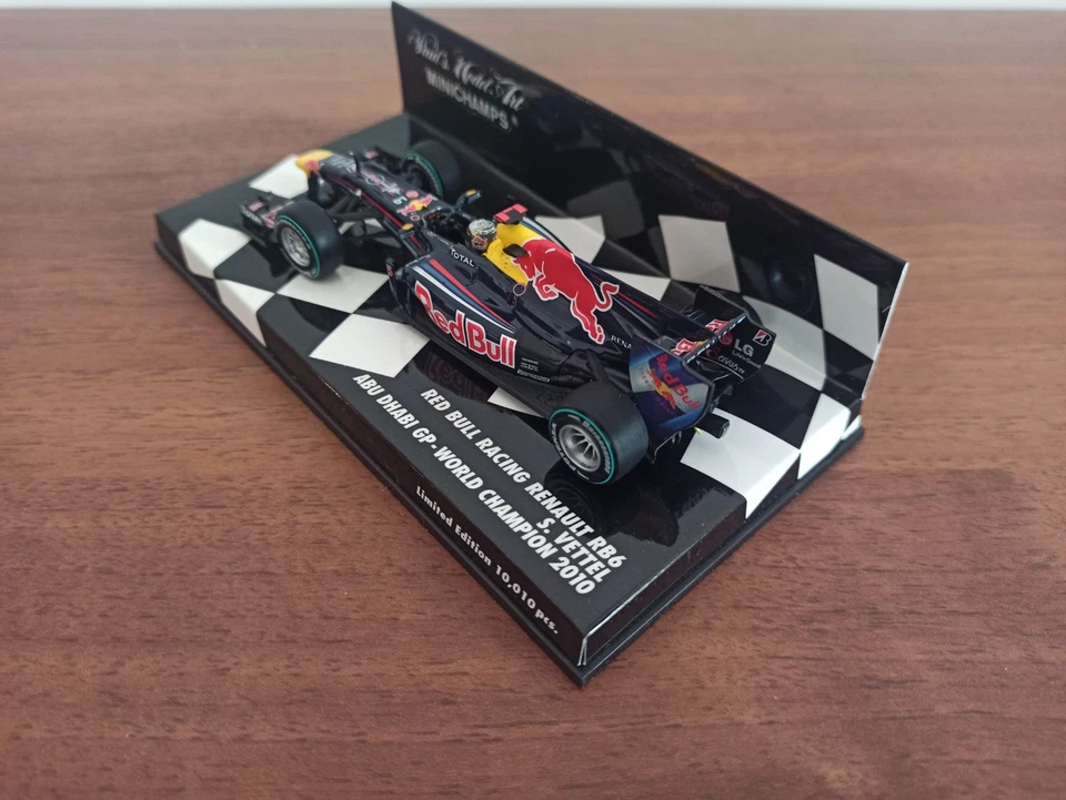F1 Red Bull Renault RB26 Vettel Abu Dhabi GP World Champion 2010 Minichamps 1:43 - Immagine 4 di 4