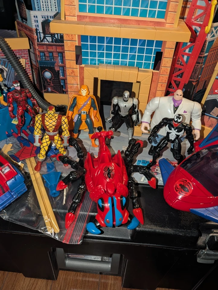 Vintage 1994 Spider-Man Daily Bugle Playset/Incompleto com 10 Figuras e 4 Veículos - Imagem 4 de 4