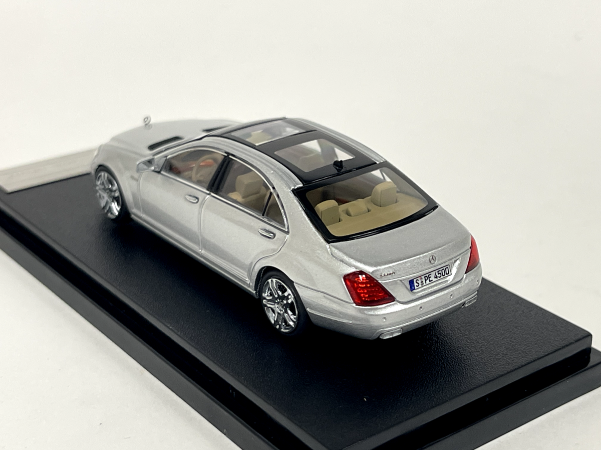 1/64 Motorhelix Mercedes Benz S Class S600L ( W221 ) in Silver 64