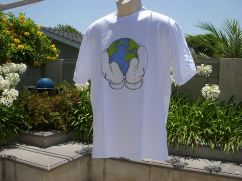 Uniqlo x KAWS Short Sleeve T-Shirt PEACE FOR ALL Gloves/Globe, Large 23" across