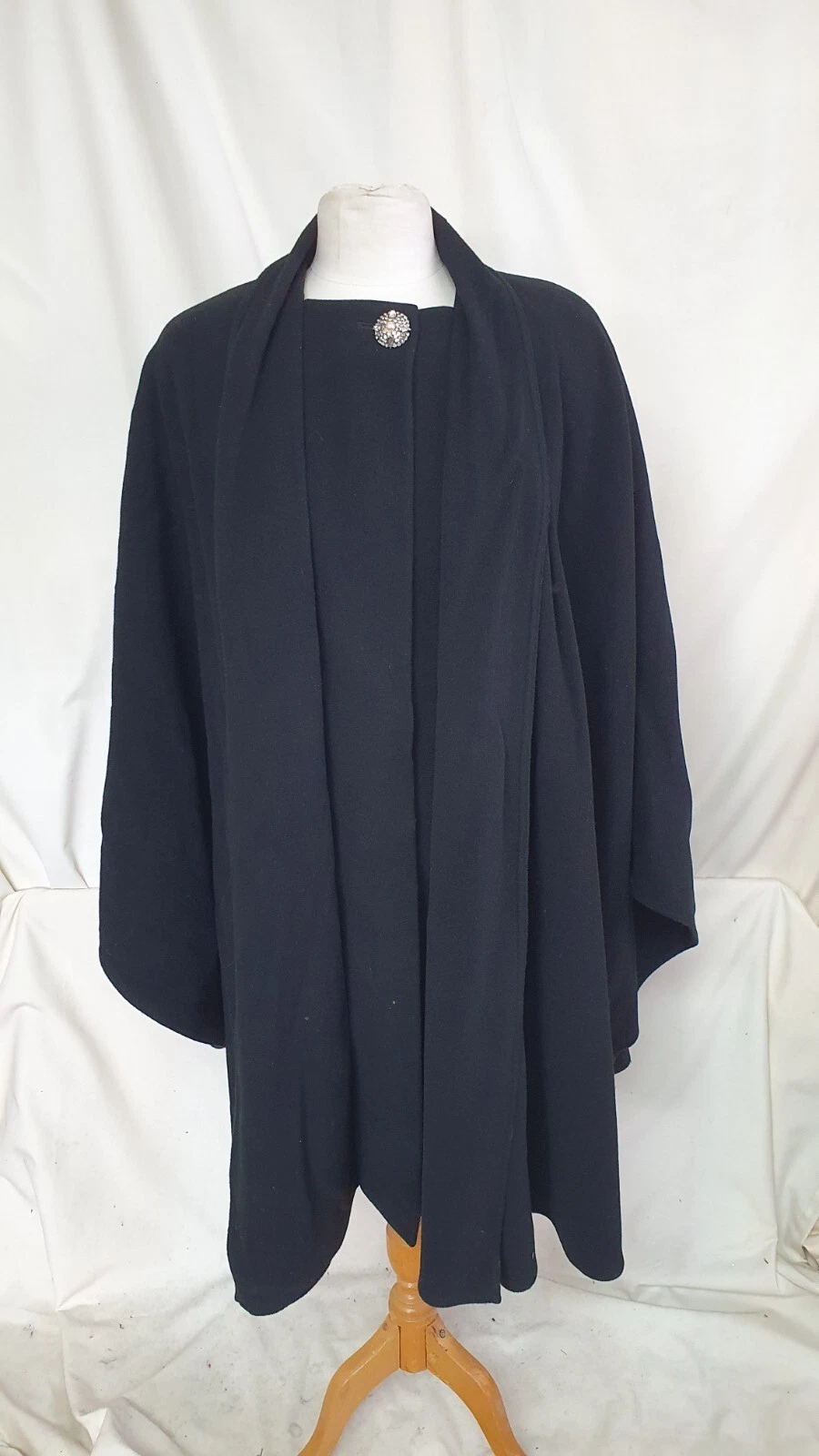 Ladies Poncho, Luisa Spagnoli, Size M, Black, Wool/Polyamide, 36" length, 2156