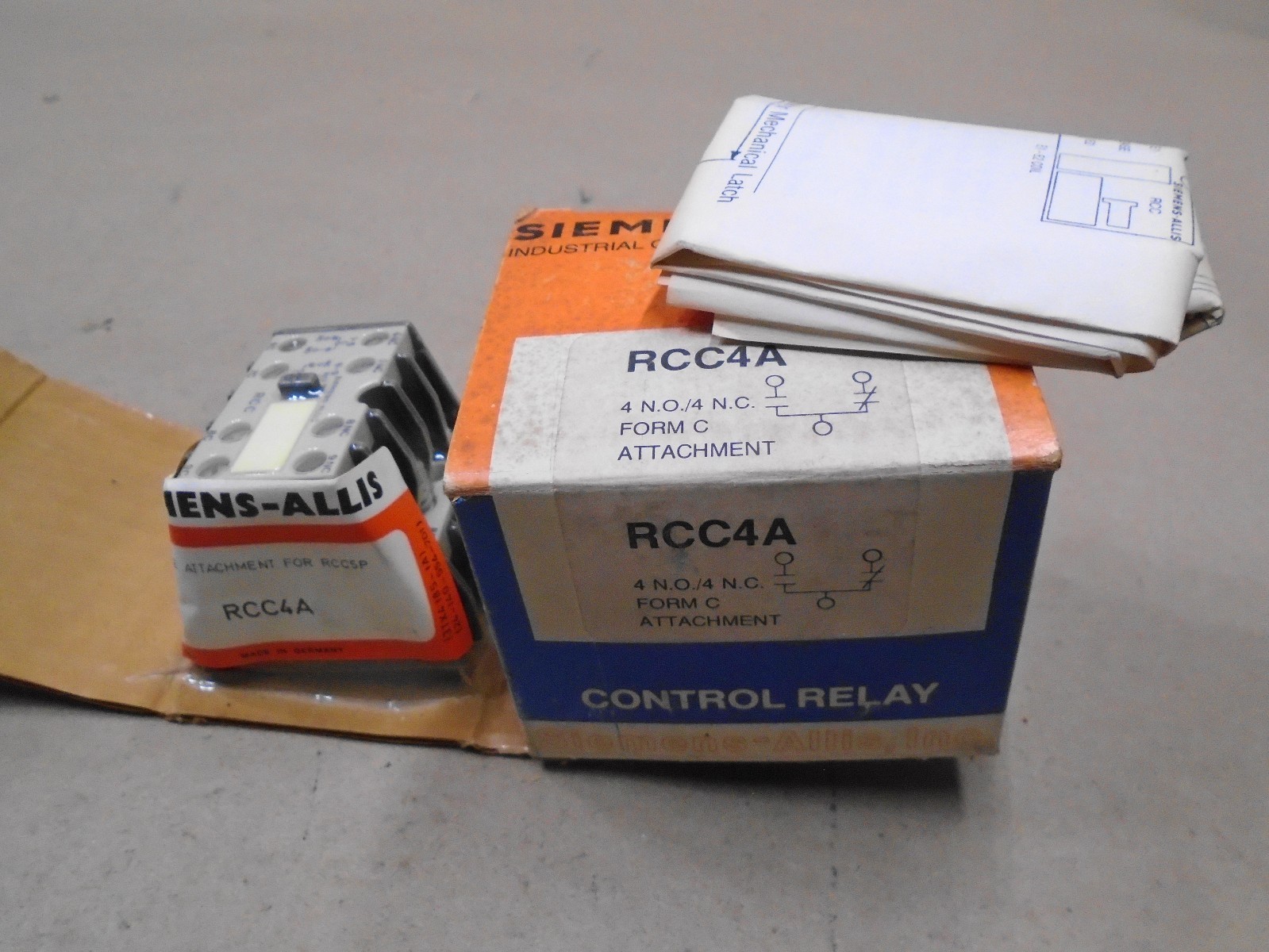 NEW Siemens-Allis RCC4A 4 Pole Attachment Form C 4 NO 4 NC 600 Volt AC MA