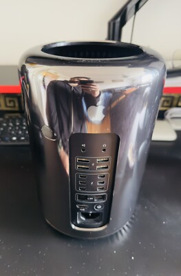 Apple Mac Pro  MD878D/A 3.5 GHz 128 GB 2TB SSD Workstation