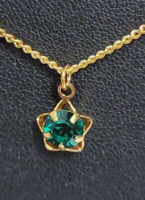 Gorgeous Vintage 70's GREEN Star Faceted Rhinestone Necklace 16-inch Gold Chain 