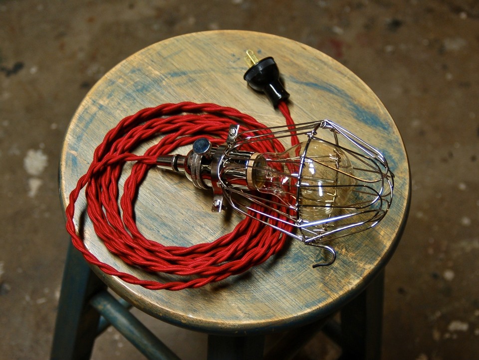 Metal Lamp Shade In Collectible Table Lamps STEEL BULB GUARD, Clamp On Metal Lamp Cage, For Vintage Trouble Light Industrial $7.95 Vintage Ceiling Light - Foto 3