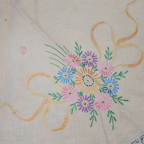 Vintage Embroidered Cross Stitch Flower Bouquet Linen Tablecloth Crocheted Edge - Picture 3 of 6