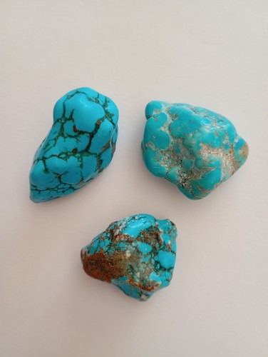 Lot de 3 turquoises naturelles - 215 carats . - Imagen 2 de 2