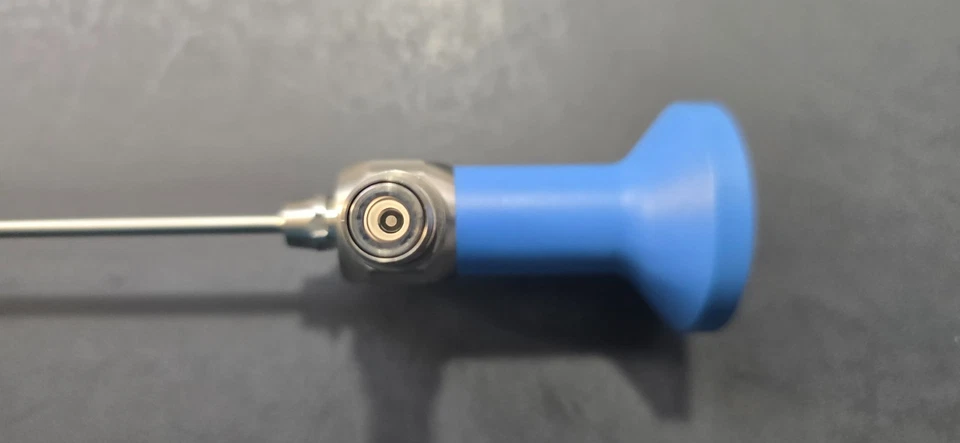 Telescopio Stryker 2,7 mm x 0° x 28 cm con cable de fibra óptica. Foto 3 de 4