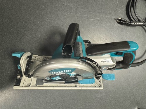 Makita Worm Drive Saw 5377MG Corded - Picture 13 of 15