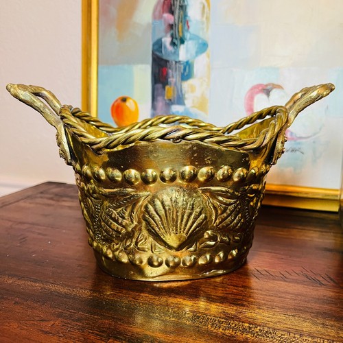 Vintage Messing Pflanzgefäß mit verzierten Griffen Muscheln Meer Cottagecore MCM Patina - Bild 3 von 10