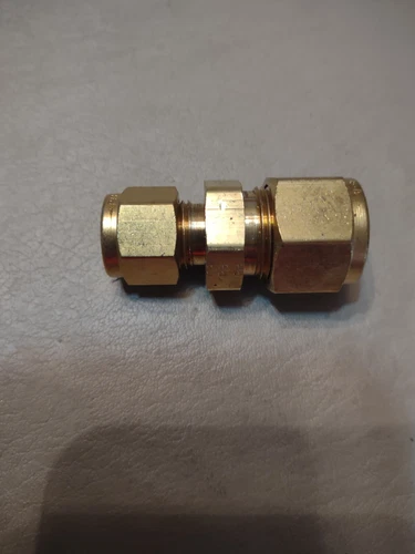 PARKER 8-6-HBZ-B / 86HBZB 1/2" X 3/8" FITTING