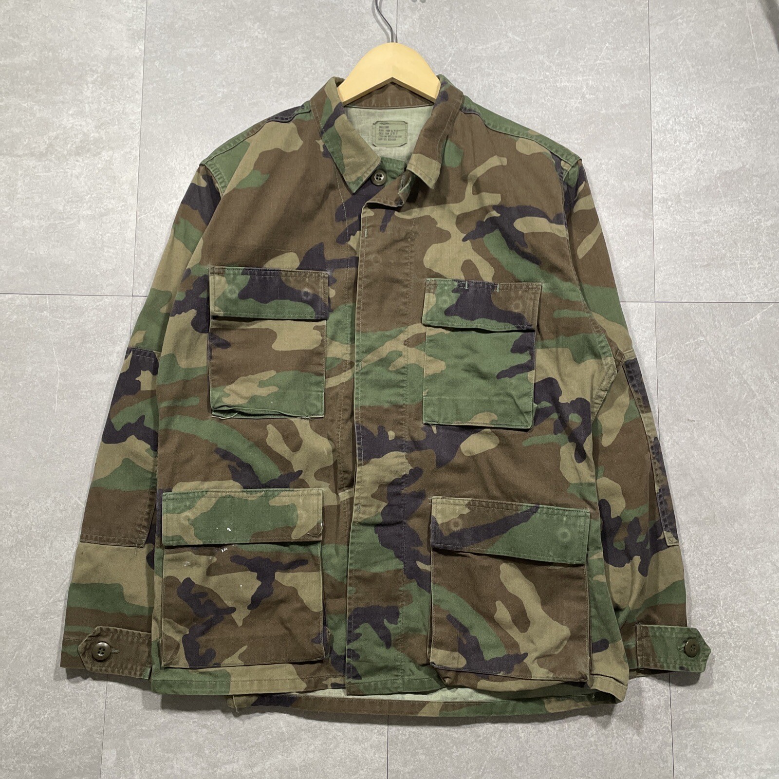 Vintage military BDU woodland camo button-up jacket shirt men’s size small short