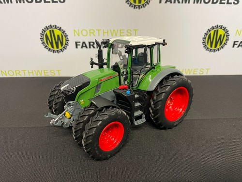 WIKING 1:32 SCALE FENDT 726 VARIO WITH ROW CROP DUAL WHEELS - Picture 3 of 6