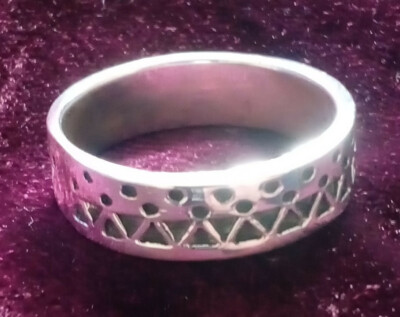 STURDY RING DOT MATRIX TRIANGLE PRIMAL GEOMETRIC UFO CODE BAND SZ 8 NWOT