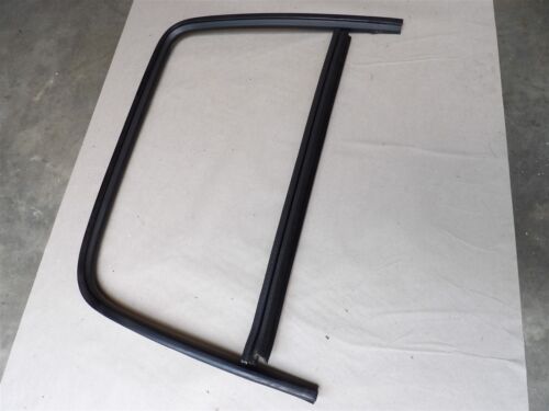 RH REAR PASSENGER SIDE GLASS RUN CHANNEL 07-2014 Suburban Yukon XL Avalanche - Picture 2 of 2