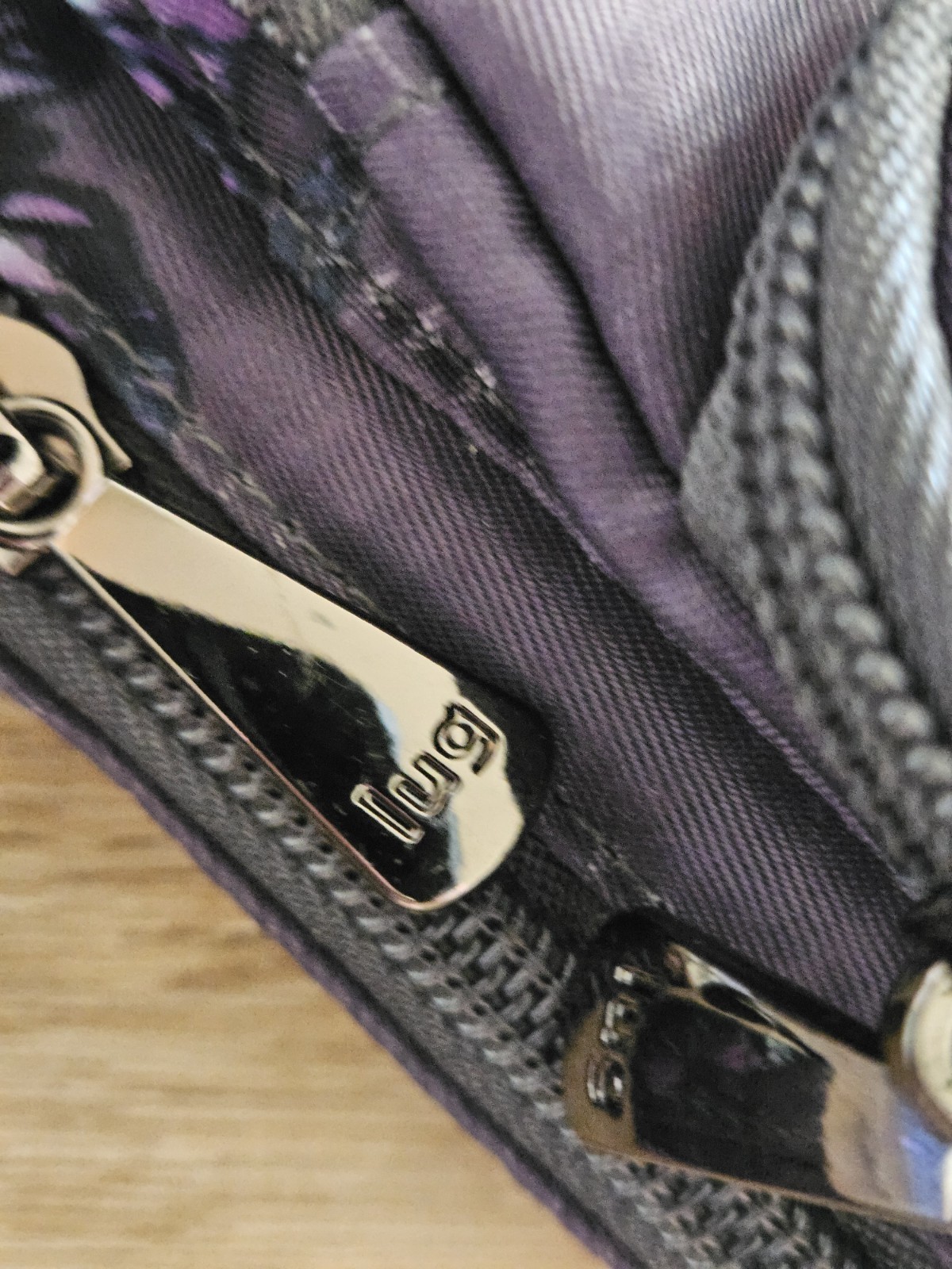 EUC Clean Lug Huggie Se Insulated Crossbody Water Bottle Bag Gray Butterfly 