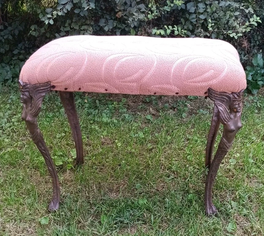 Banco tocador victoriano de hierro fundido figurativo doncella alado valquirias asiento antiguo Foto 3 de 4