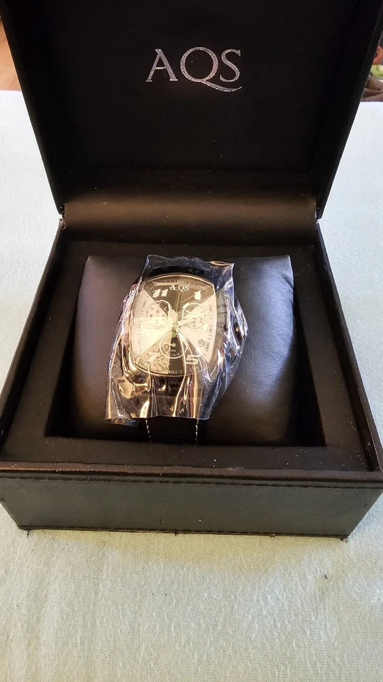 AquaSwiss 计时码表 Prizm W Date B&W 表盘全新带盒 带纸 — 第 2/4 张图片