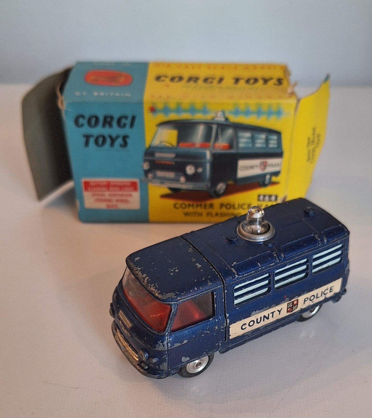 Corgi 464, Commer Police van - Free Price Guide & Review
