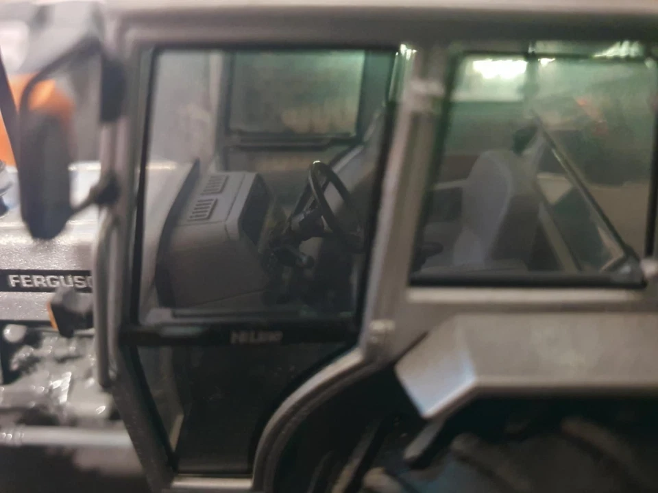 universal hobbies massey ferguson 1.32 scale tractor 399 - Image 4 of 4