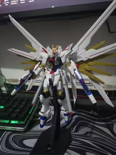 HG 1/144 Mighty Strike Freedom Gundam Assembly Model Kit Action Figure Toy Gift