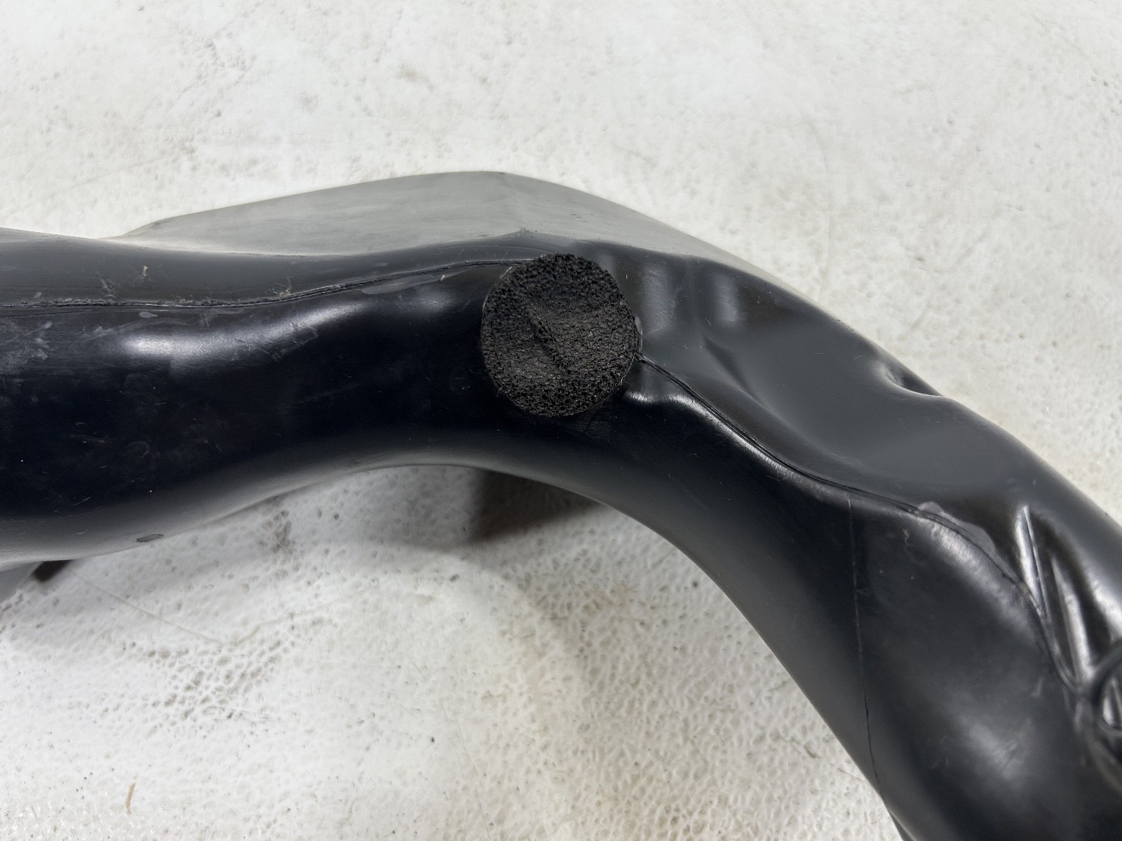 2016 17 18 19 20 2021 MCLAREN 570S REAR LEFT AIR INTAKE DUCT TUBE 13F0681CP OEM