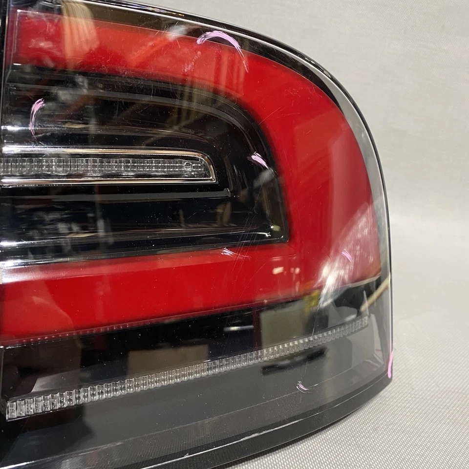 LUZ TRASERA PASAJERO DERECHO TESLA MODELO X 1034333-00-B 2016 1017 2018 2019 2020 Foto 3 de 4