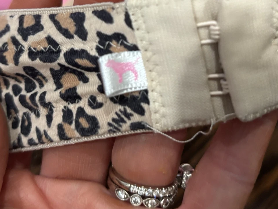 Sujetador push up sin tirantes con logotipo estampado de guepardo de leopardo rosa de Victoria’s Secret talla 34C Foto 4 de 4